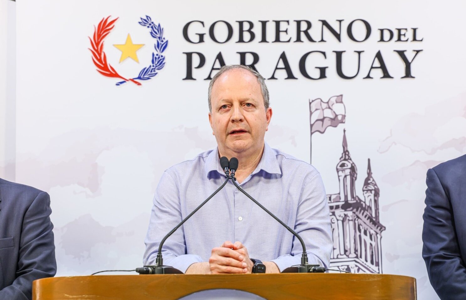 Fernández Valdovinos gibt seinen Rücktritt auf und kündigt einen Plan gegen Steuerschulden an